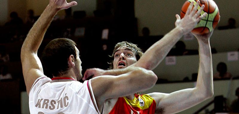 Serbia sorprende a España