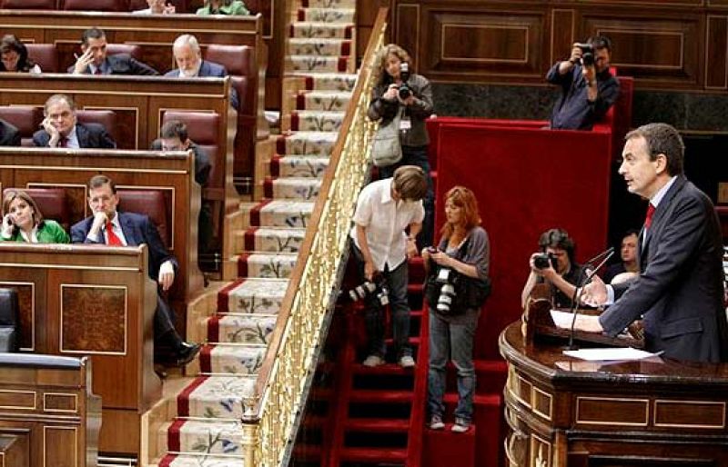 Zapatero expone su plan para animar la economía