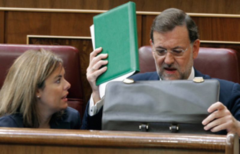 Rajoy: "No hay manera de tapar el agujero que el Gobierno ha creado en las cuentas públicas"