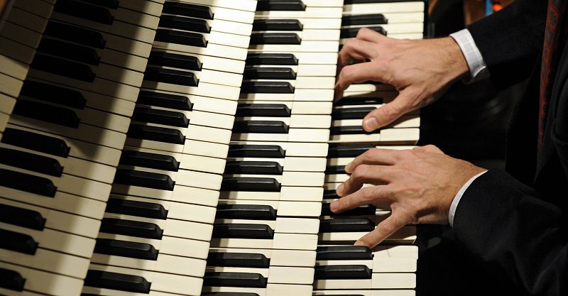 El órgano del organista causa una polémica en el sur de Italia