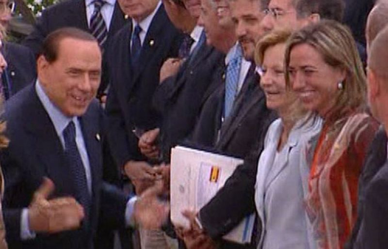 Berlusconi aclara con Chacón sus comentarios sobre el "gobierno rosa"