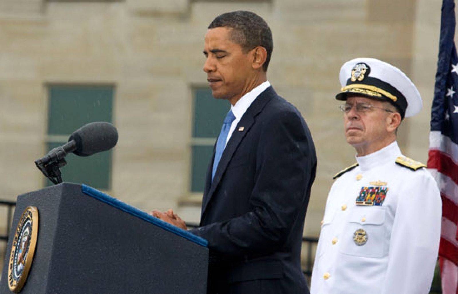 Robert Gates y Barack Obama recuerdan en el Pentágono a las víctimas del 11-S | Ver