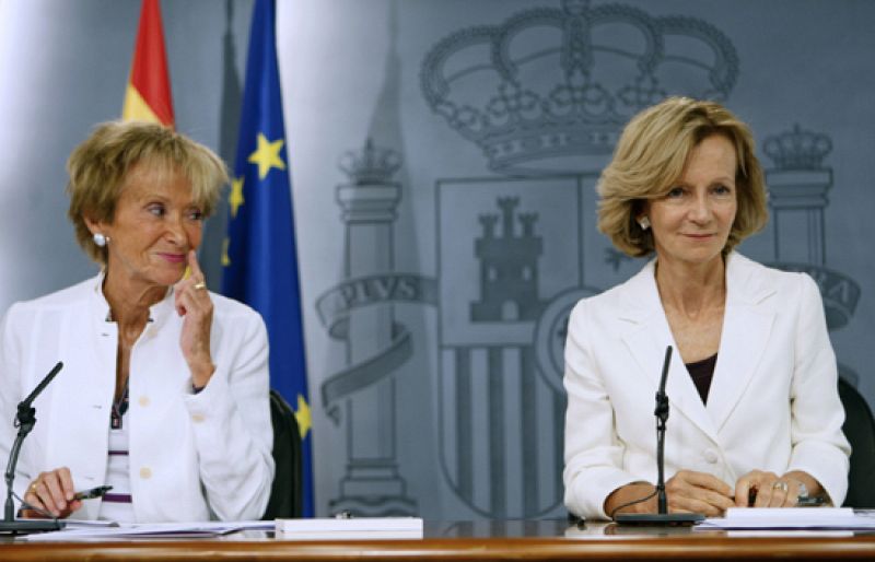 Las ministras de Zapatero guardaron silencio ante Berlusconi por "cortesía"