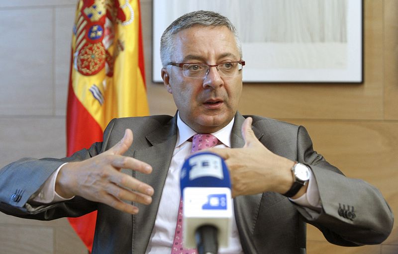 Blanco dice que Rajoy plantea "recetas del pasado" para solucionar la crisis