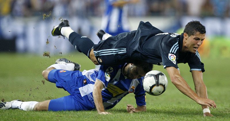 Kaká lidera la goleada ante el Espanyol