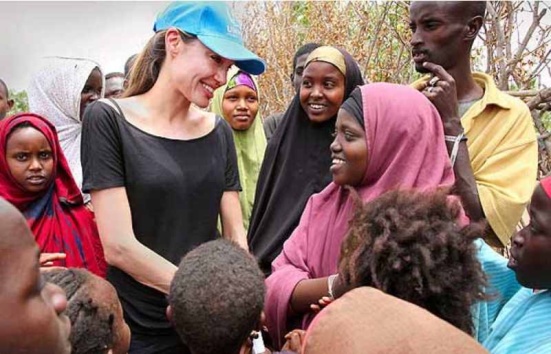 Angelina Jolie visita en Kenia el mayor campamento de refugiados del mundo