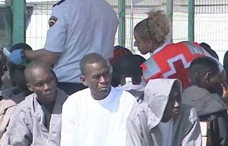 Llega un cayuco a Tenerife con 77 inmigrantes