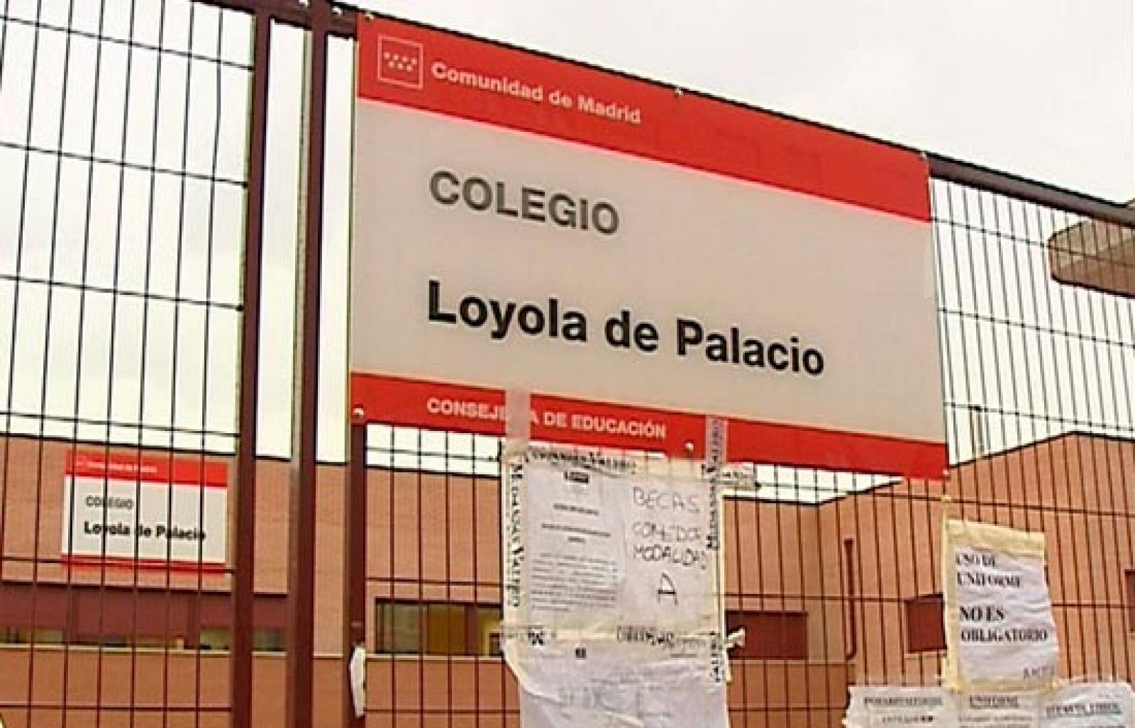 Orden de alejamiento por agredir a la directora de un colegio en Vallecas, Madrid | Ver