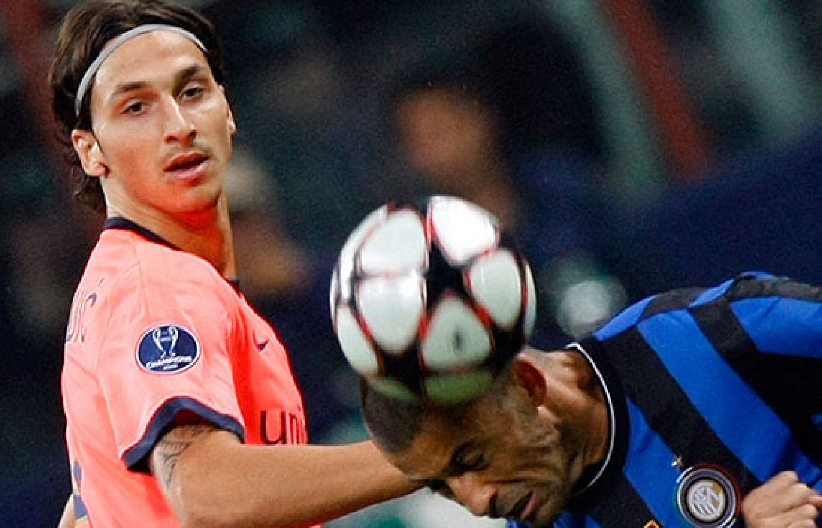 El FC Barcelona no pasó del empate a cero ante el Inter de Milán en su debut en la Liga de Campeones. Eto'o e Ibrahimovic no pudieron marcar ante sus ex equipos.