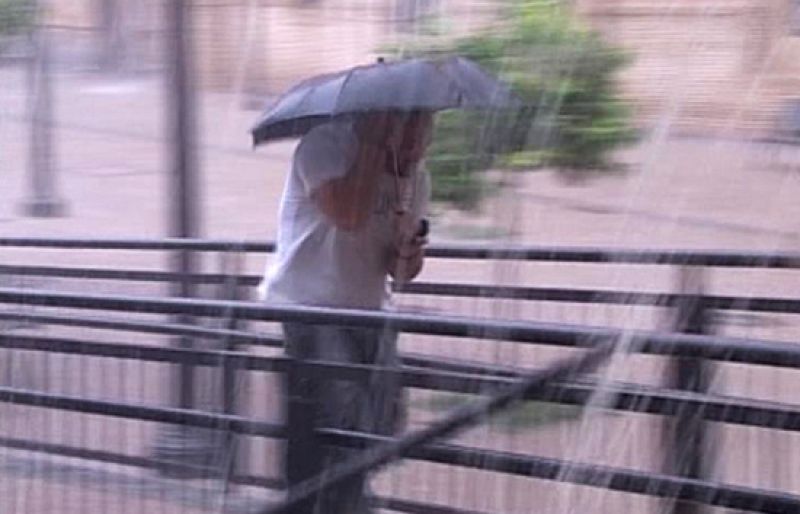 Buscan a una joven desaparecida cuando su coche fue arrastrado por las lluvias en Murcia
