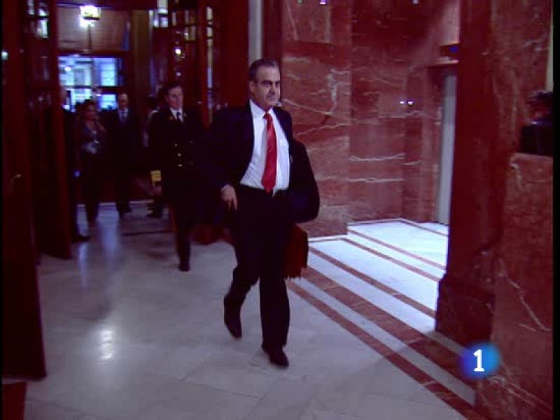 El PSOE consigue que la Ley de Extranjería supere su primer test pero la oposición pide cambios