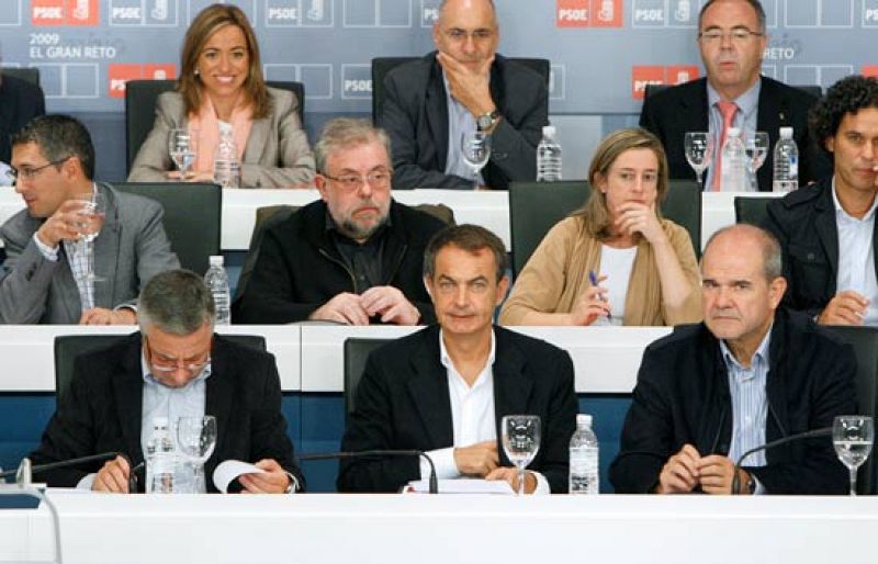 Zapatero anuncia el aplazamiento de la deuda de los ayuntamientos durante un año