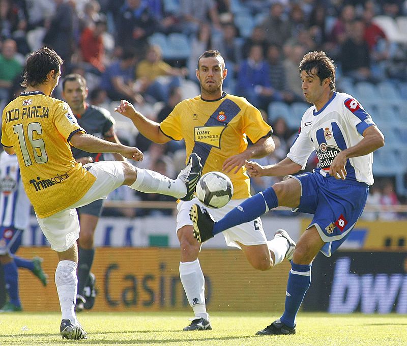 El Espanyol aguanta y saca tres puntos de Riazor