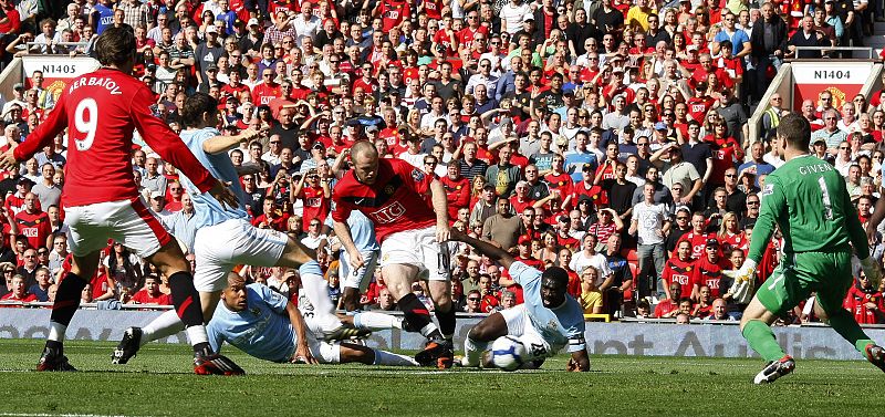 El United se lleva un derbi loco ante el City