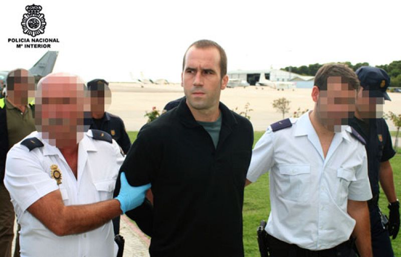 'Txeroki' llega a España para ser interrogado por cinco causas de terrorismo