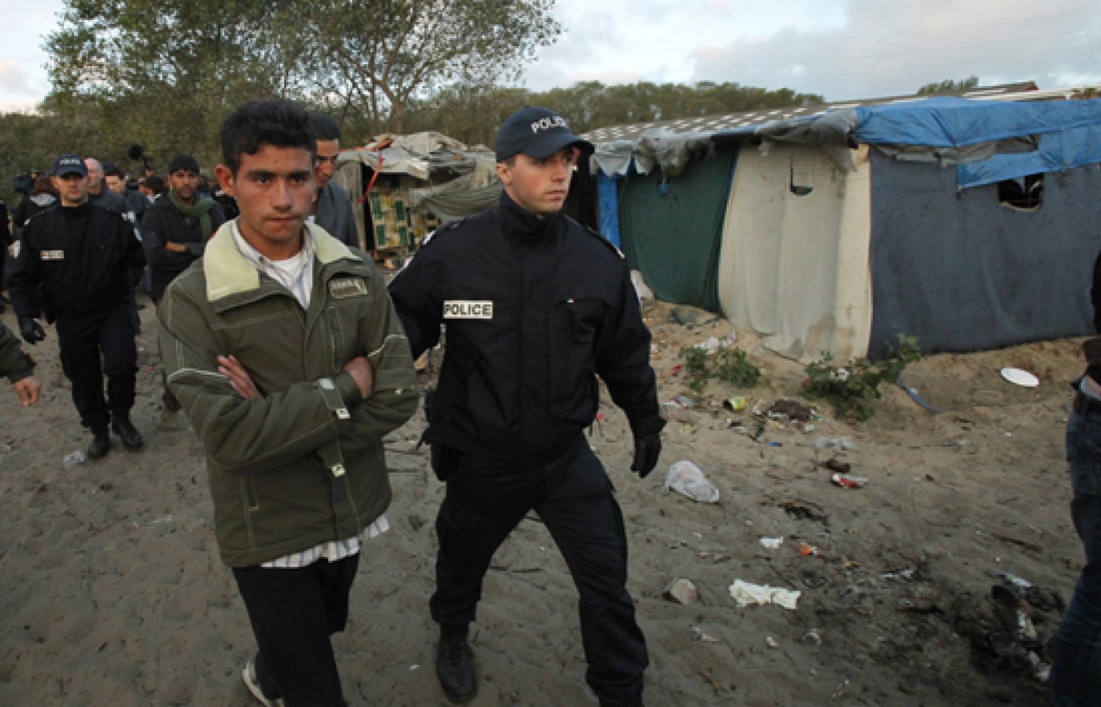La policía desaloja "La jungla" de Calais.