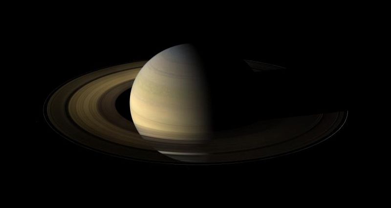 La NASA descubre que los anillos de Saturno no son planos y que tienen salientes de 4 kilómetros