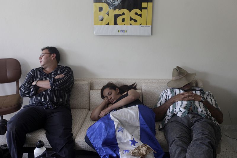 Micheletti corta la luz, el agua y el teléfono a la embajada brasileña en Honduras