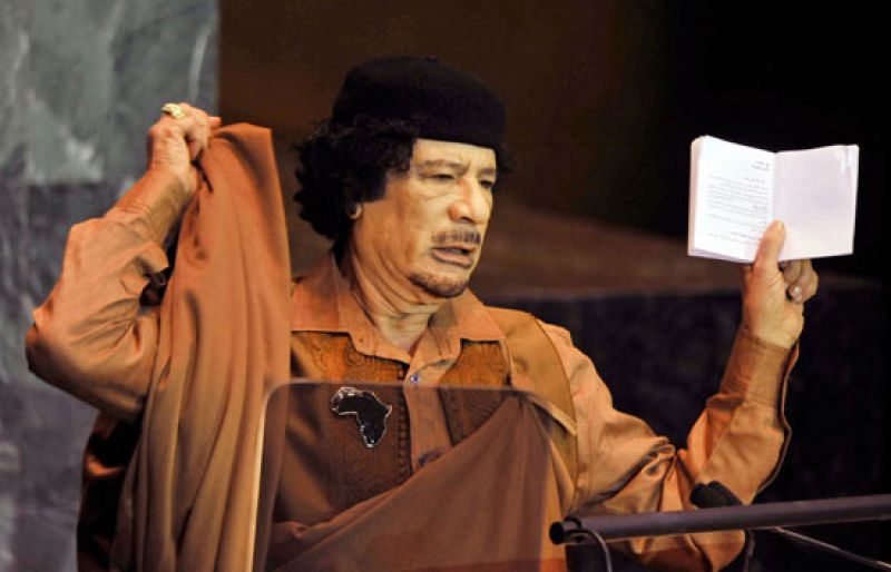 Gadafi tira la carta fundacional de la ONU en su primera aparición en la Asamblea