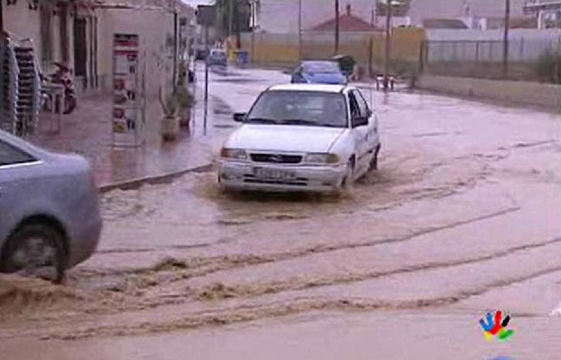 Una gran tormba de agua pone en alerta roja a Murcia