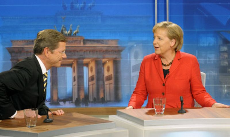 Merkel reivindica el "equilibrio social" ante la presión de los liberales