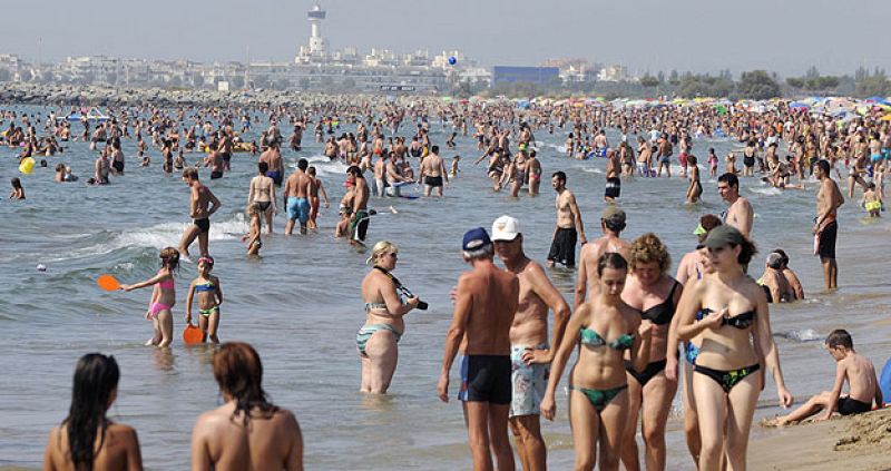 Los turistas se aprietan el cinturón y gastan un 7,4% menos en los ocho primeros meses del año