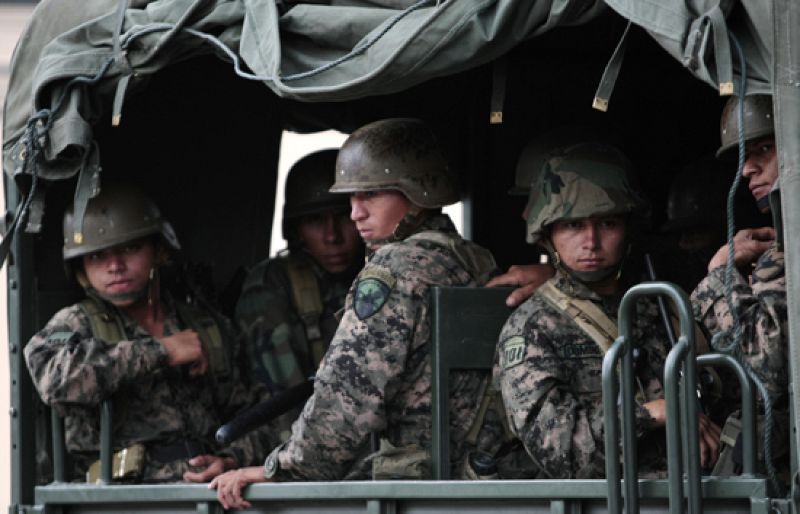 El Gobierno de facto de Honduras cierra una radio y una televisión partidarias del depuesto Zelaya