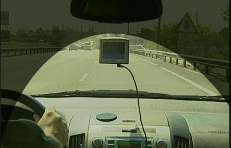 Los conductores que utilizan el GPS al volante perciben sólo la mitad de las señales de tráfico