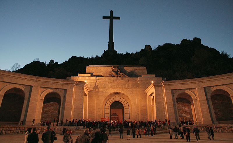 El Gobierno tendrá seis meses para elaborar un censo de los enterrados en el Valle de los Caídos