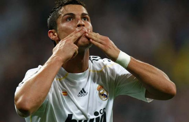 Cristiano despierta al Madrid de su letargo