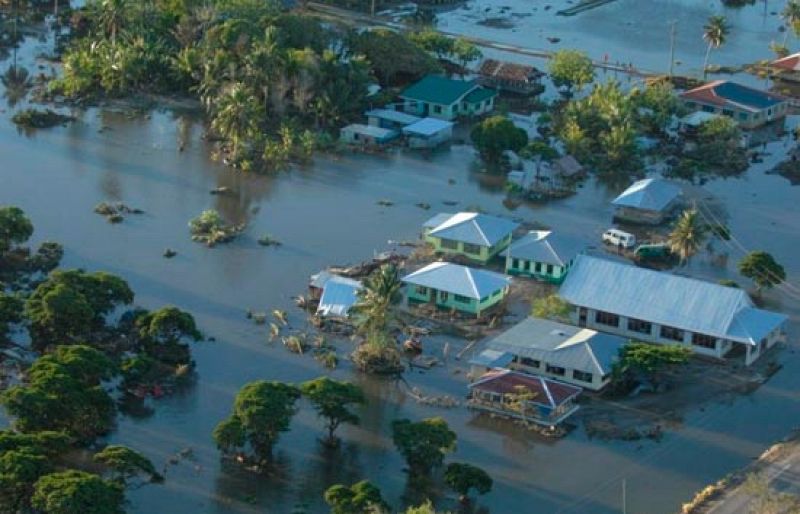 Elevan a 148 los muertos por el tsunami en Samoa, donde se busca a miles de desaparecidos