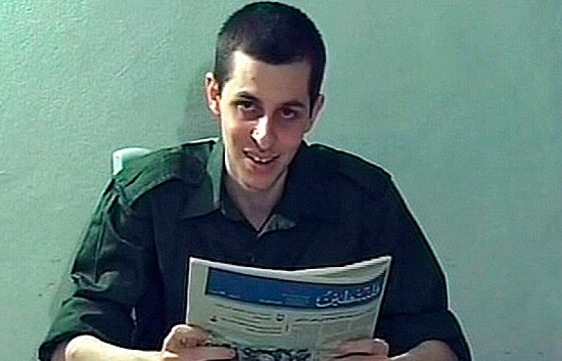 La televisión israelí emite el vídeo que muestra al soldado Gilad Shalit con vida