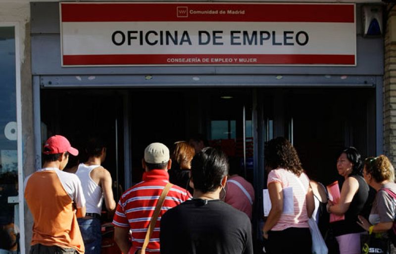 El paro sube de nuevo en septiembre en 80.367 personas, hasta los 3,7 millones de desempleados