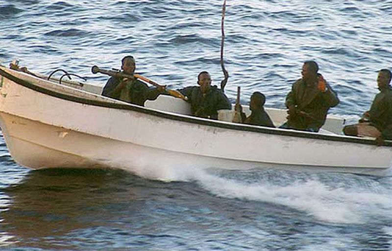 Los piratas amenazan a los tripulantes con una "fuerte pena" por "pescar ilegalmente" en Somalia
