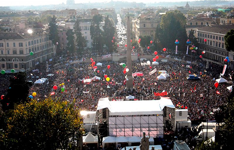 Más de cien mil personas protestan contra Berlusconi y por la libertad de prensa