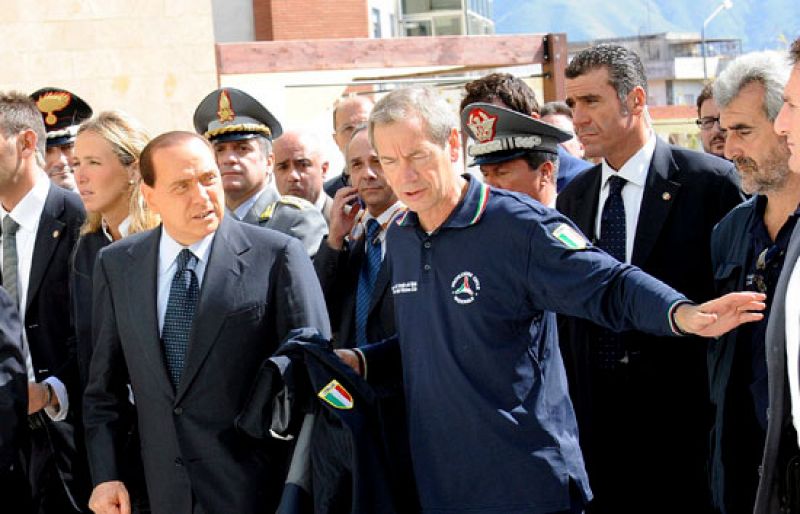 Berlusconi se aferra al cargo y califica de "barbaridad jurídica" la sentencia de corrupción
