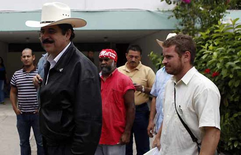 Micheletti asegura que serán castigados quienes sacaron a Zelaya del país y levanta el estado de sitio