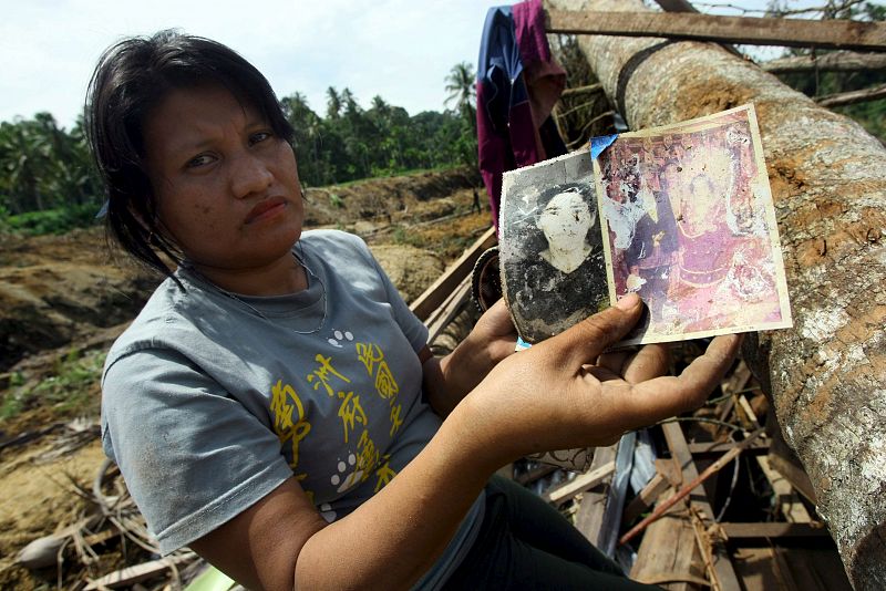 El hambre y las enfermedades afectan a miles de supervivientes del seísmo en Sumatra