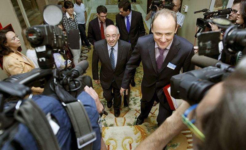 El gobernador del Banco de España advierte de que el déficit puede ser un "lastre" para la recuperación