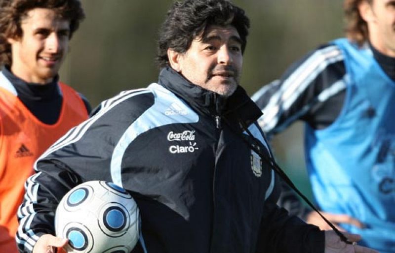 Maradona medita abandonar la selección argentina