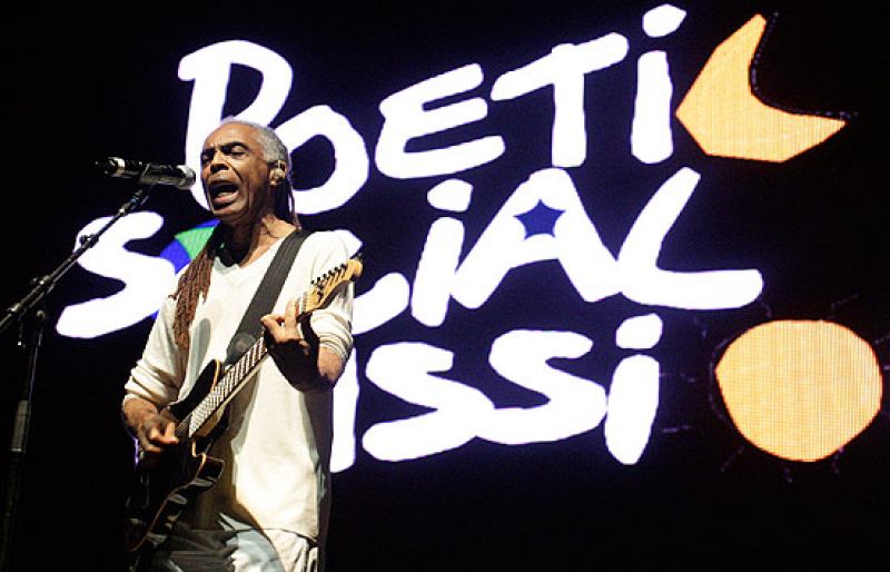 Varias caras famosas piden agua para los más pobres en un recital de música y poesía espacial