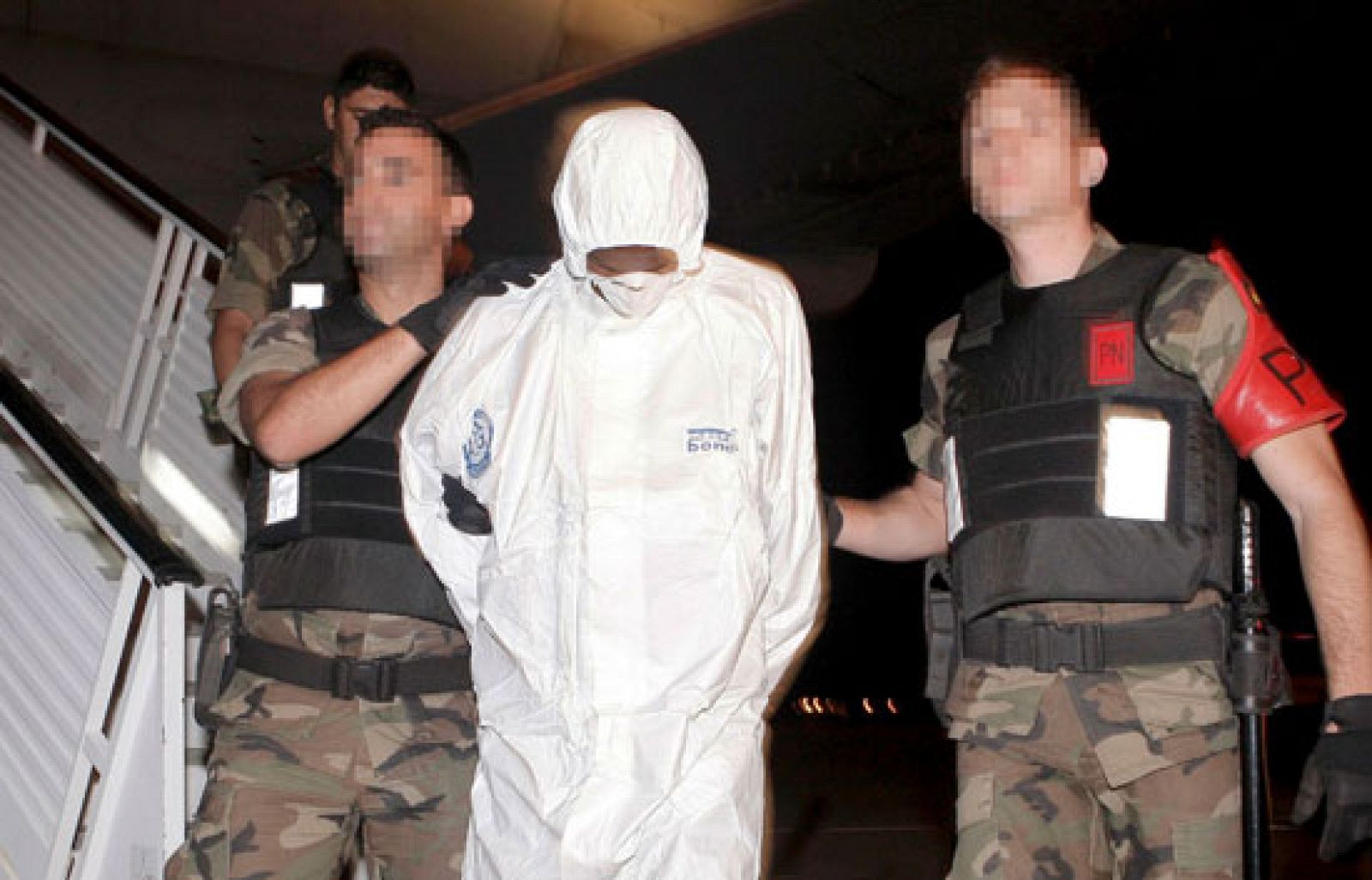 Llegan a España los dos piratas somalíes detenidos por el secuestro del Alakrana | Ver