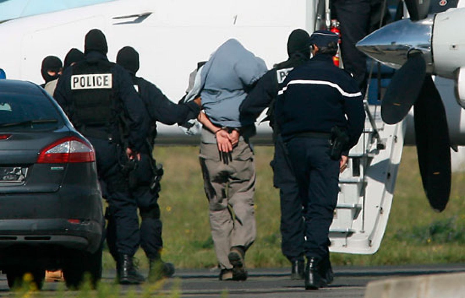 Los tres presuntos etarras detenidos en Francia llegan a París | Ver