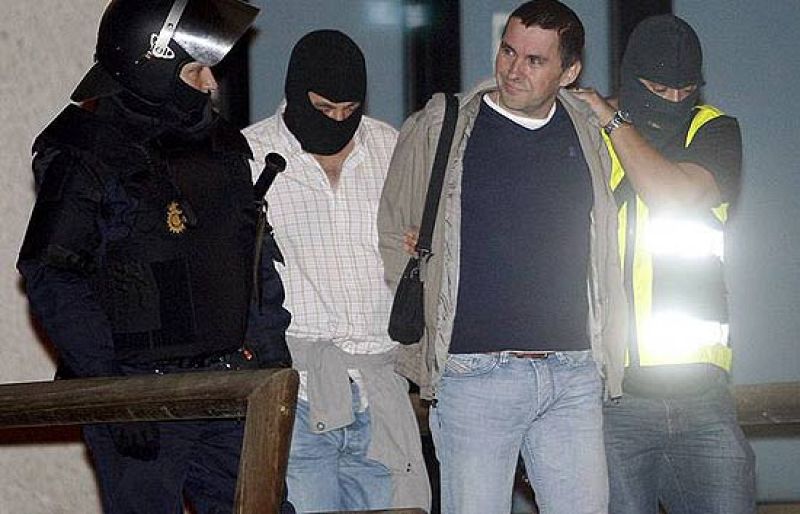 Detienen a Otegi y a otros nueve dirigentes en otro golpe a Batasuna en la sede del sindicato LAB