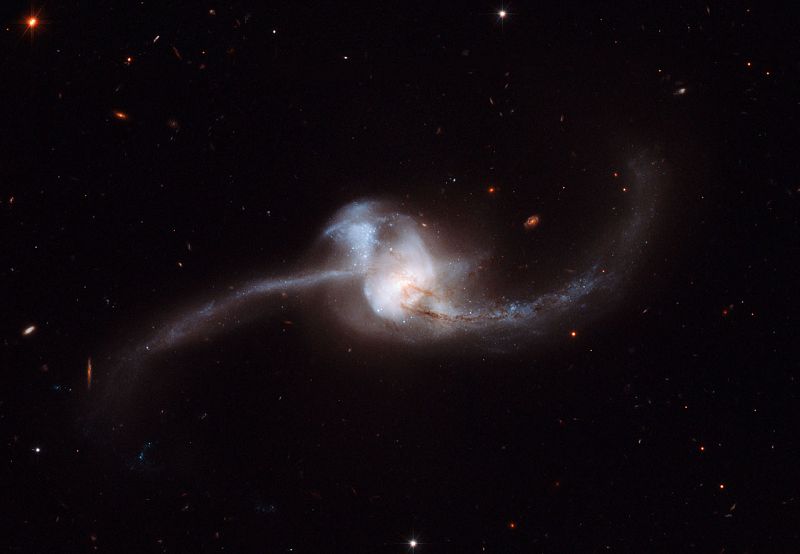 El Hubble capta el vertiginoso choque entre dos galaxias espirales
