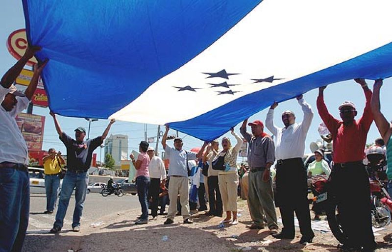 El diálogo en Honduras se enmaraña en desmentidos y contradicciones cerca del final