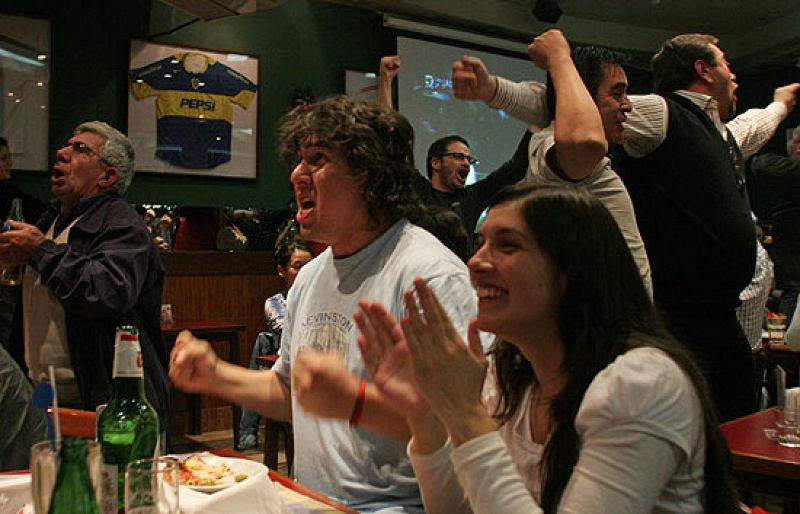 Argentina llega al Mundial a pesar de Maradona