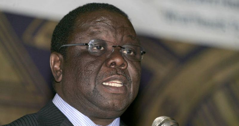 El primer ministro de Zimbabue reaviva la crisis política al romper las relaciones con Mugabe