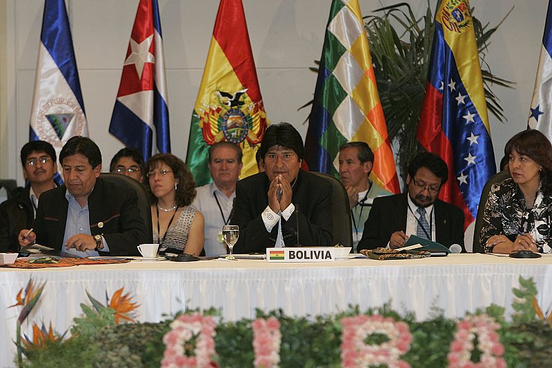 La ALBA aprueba sanciones económicas y comerciales contra el Gobierno de Micheletti