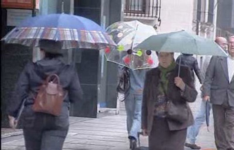 Fuertes lluvias colapsan las entradas a Barcelona y provocan inundaciones en Galicia